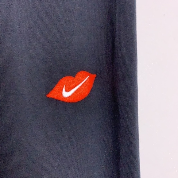 Nike Smooch red Lips love legging black heart logo women’s XS nwt new with tags - Picture 8 of 10